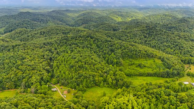 1235 Greenbrier Branch Road, Campton, KY 41301