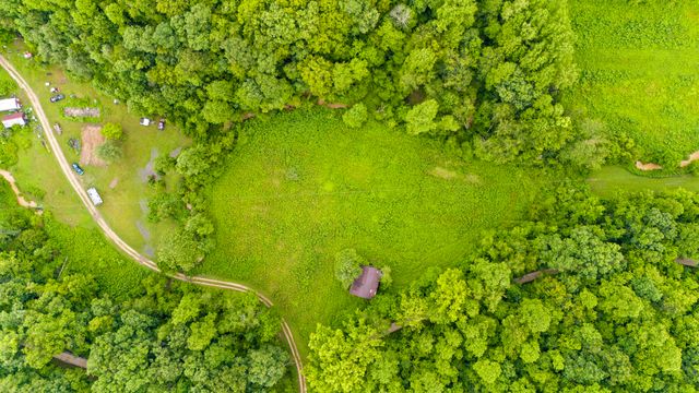 1235 Greenbrier Branch Road, Campton, KY 41301