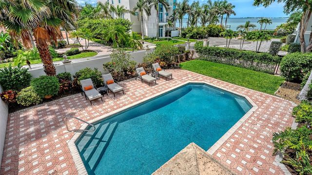 1023 TOCOBAGA LANE, Sarasota, FL 34236