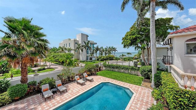 1023 TOCOBAGA LANE, Sarasota, FL 34236