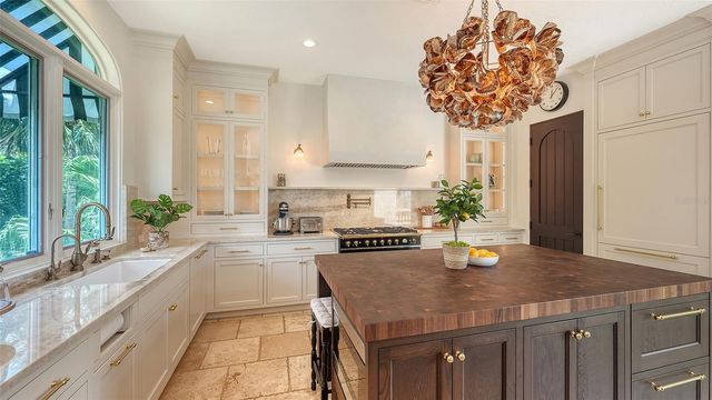 1023 TOCOBAGA LANE, Sarasota, FL 34236