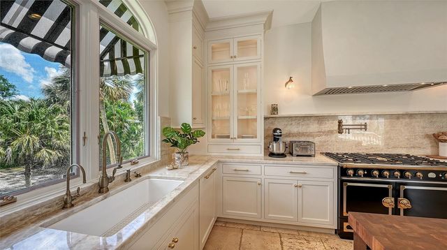 1023 TOCOBAGA LANE, Sarasota, FL 34236