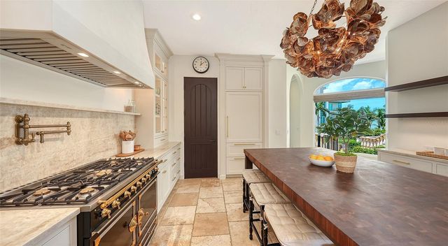1023 TOCOBAGA LANE, Sarasota, FL 34236