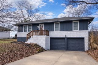 1606 SE Hillside Drive, Oak Grove, MO 64075