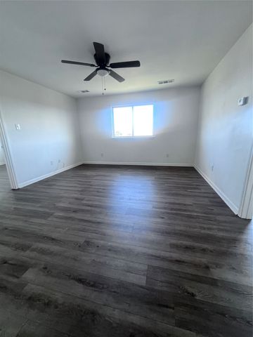 313 Lead Creek Drive, Fort Worth, TX 76131