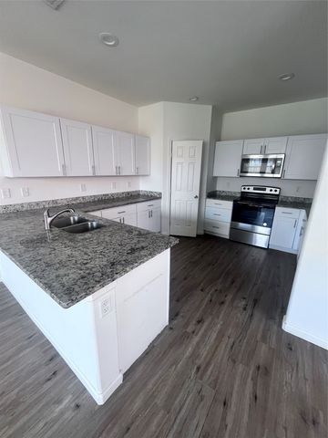 313 Lead Creek Drive, Fort Worth, TX 76131