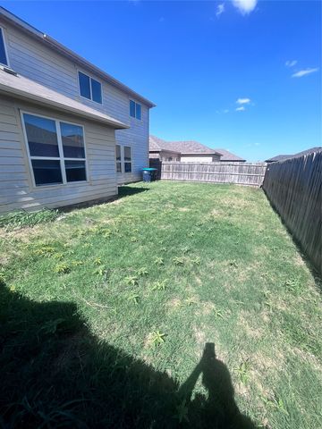 313 Lead Creek Drive, Fort Worth, TX 76131