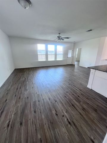 313 Lead Creek Drive, Fort Worth, TX 76131