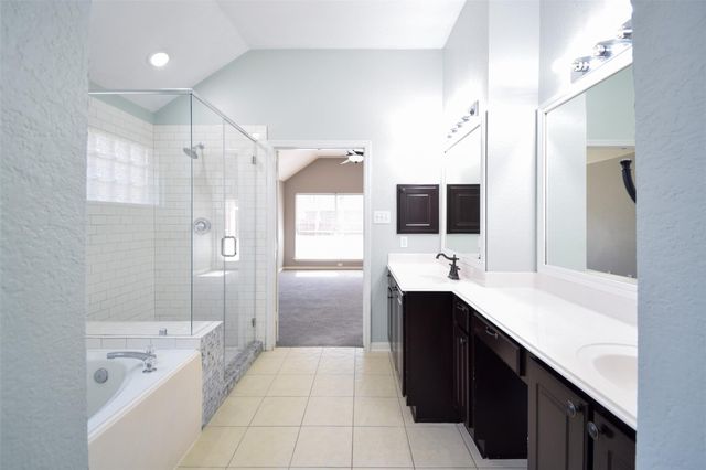 31 Rolling Ridge Court, Conroe, TX 77385