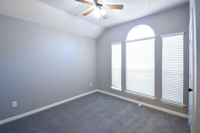 31 Rolling Ridge Court, Conroe, TX 77385