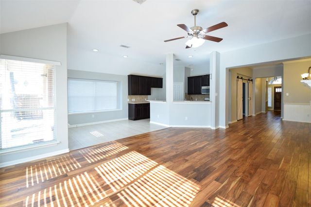 31 Rolling Ridge Court, Conroe, TX 77385