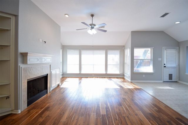 31 Rolling Ridge Court, Conroe, TX 77385