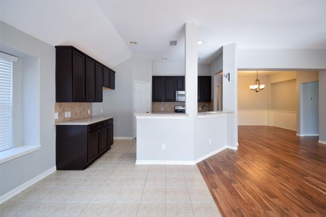 31 Rolling Ridge Court, Conroe, TX 77385