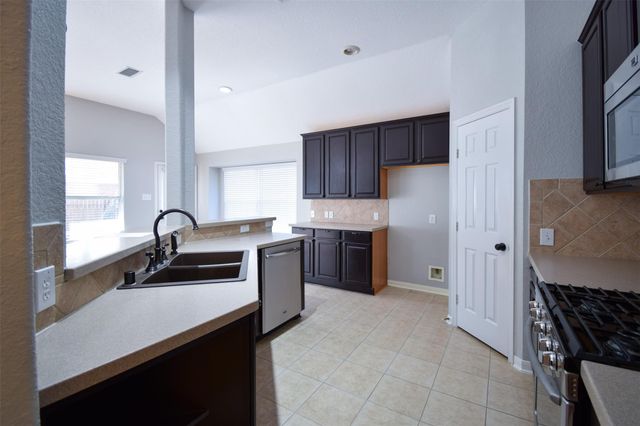 31 Rolling Ridge Court, Conroe, TX 77385