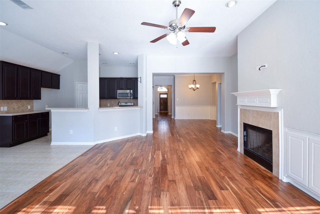 31 Rolling Ridge Court, Conroe, TX 77385