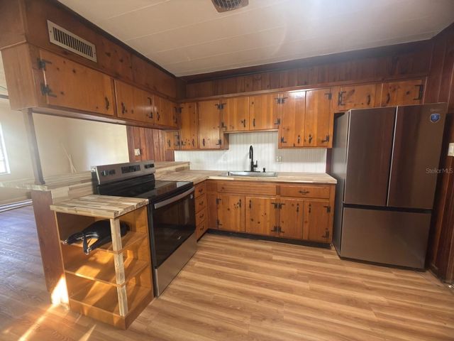 2103 VINE STREET, Leesburg, FL 34748