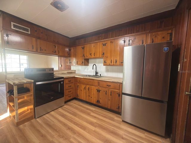 2103 VINE STREET, Leesburg, FL 34748