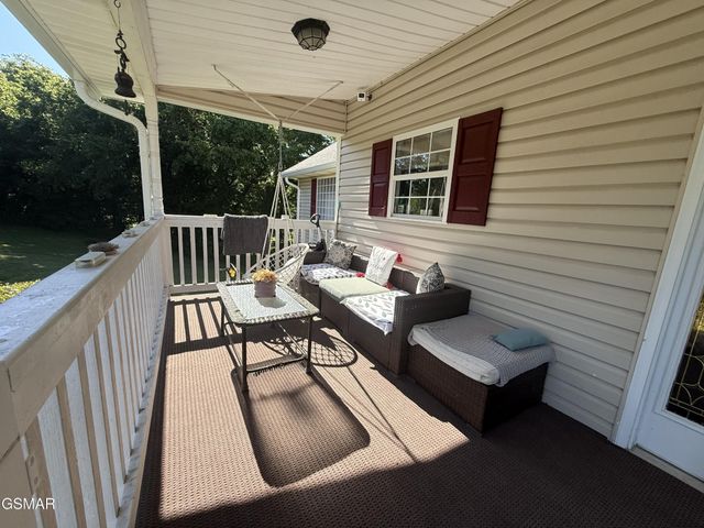 747 Gists Creek Road, Sevierville, TN 37876