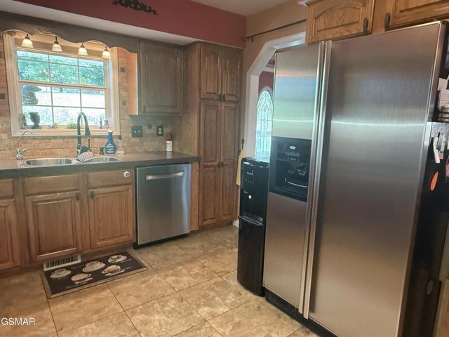 747 Gists Creek Road, Sevierville, TN 37876