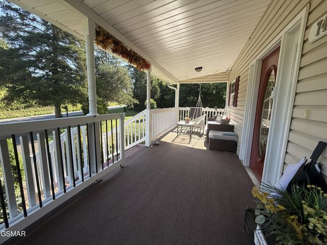 747 Gists Creek Road, Sevierville, TN 37876