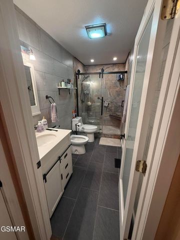 747 Gists Creek Road, Sevierville, TN 37876