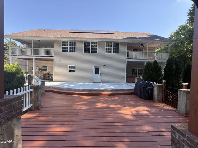 747 Gists Creek Road, Sevierville, TN 37876