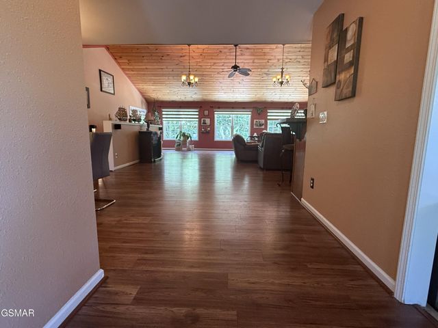 747 Gists Creek Road, Sevierville, TN 37876