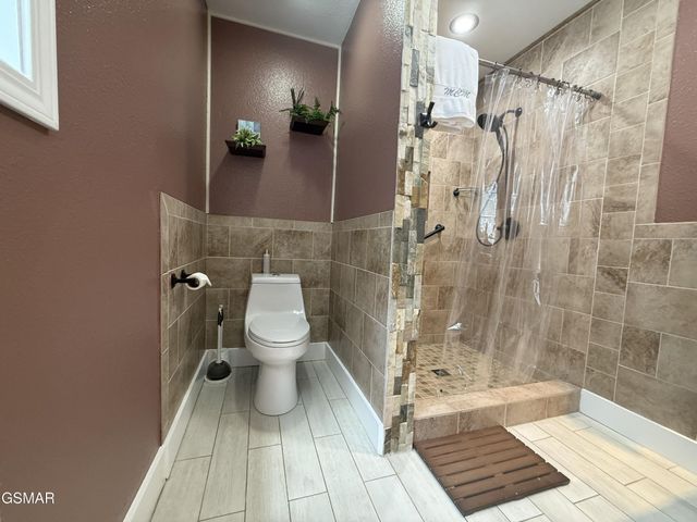 747 Gists Creek Road, Sevierville, TN 37876