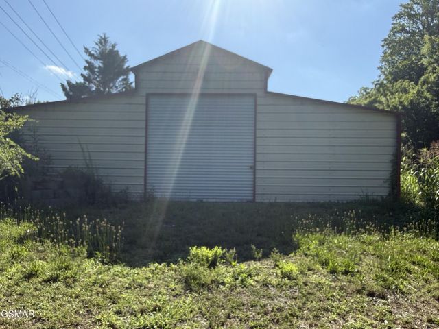 747 Gists Creek Road, Sevierville, TN 37876