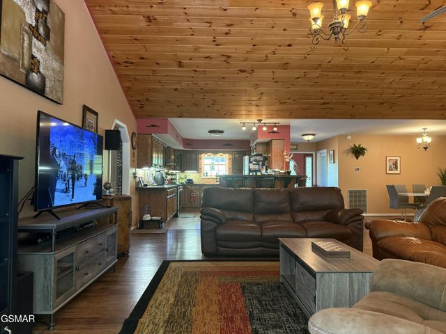 747 Gists Creek Road, Sevierville, TN 37876