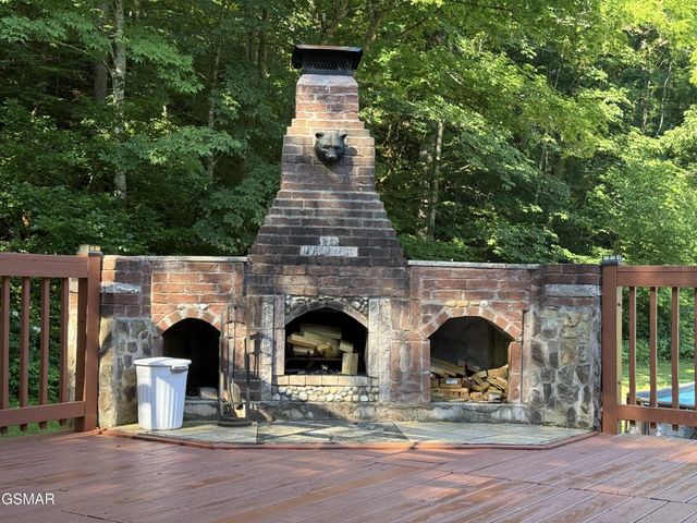 747 Gists Creek Road, Sevierville, TN 37876