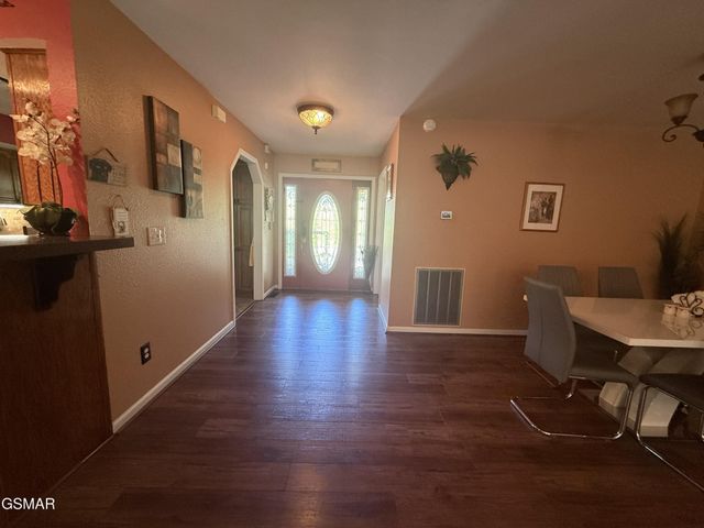 747 Gists Creek Road, Sevierville, TN 37876