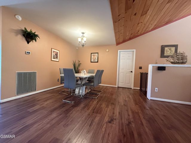 747 Gists Creek Road, Sevierville, TN 37876