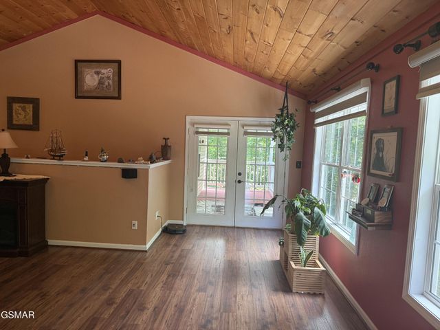 747 Gists Creek Road, Sevierville, TN 37876