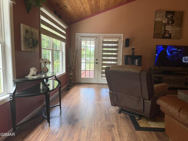 747 Gists Creek Road, Sevierville, TN 37876