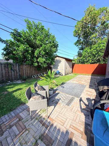 2251 NW 4TH Street 1-2, Pompano Beach, FL 33069