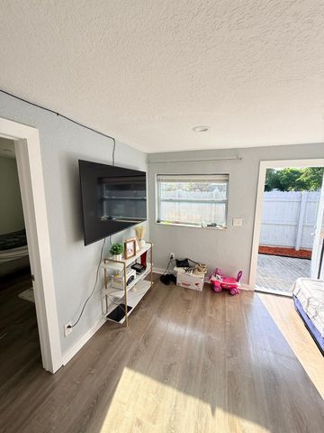 2251 NW 4TH Street 1-2, Pompano Beach, FL 33069
