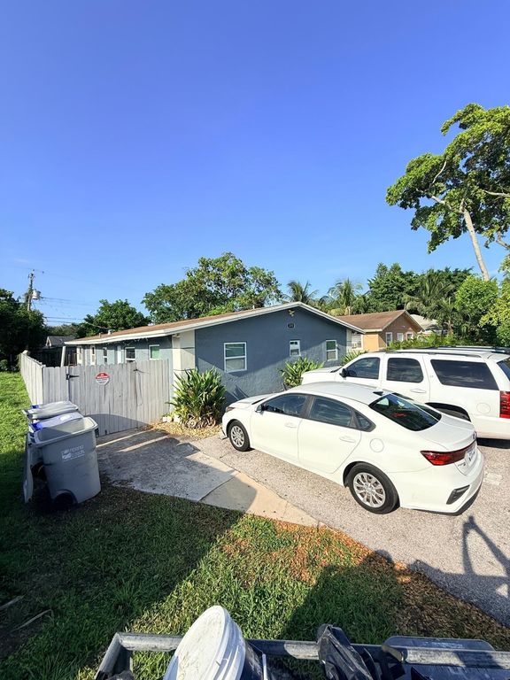 2251 NW 4TH Street 1-2, Pompano Beach, FL 33069