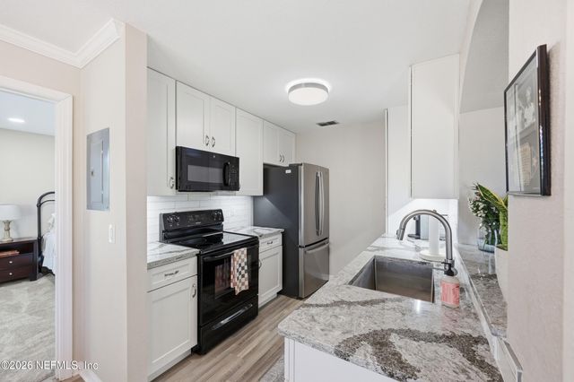 7800 POINT MEADOWS Drive 1233, Jacksonville, FL 32256