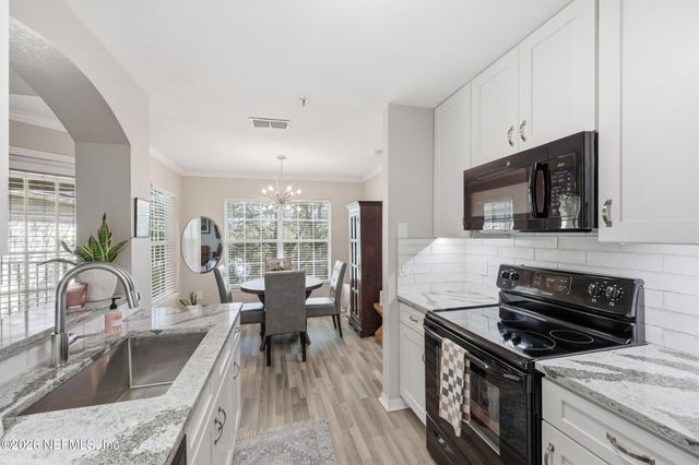 7800 POINT MEADOWS Drive 1233, Jacksonville, FL 32256