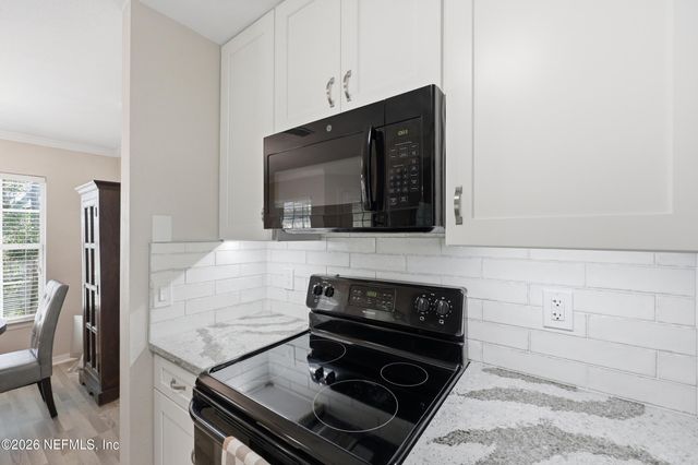 7800 POINT MEADOWS Drive 1233, Jacksonville, FL 32256