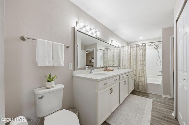 7800 POINT MEADOWS Drive 1233, Jacksonville, FL 32256