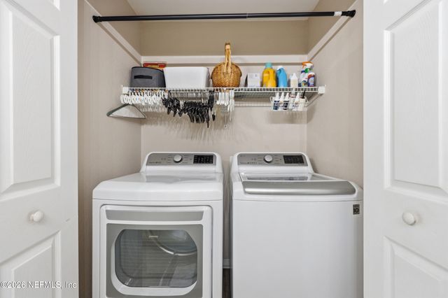 7800 POINT MEADOWS Drive 1233, Jacksonville, FL 32256