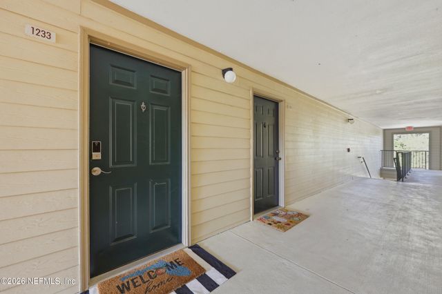 7800 POINT MEADOWS Drive 1233, Jacksonville, FL 32256