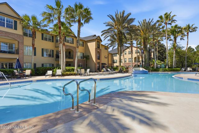 7800 POINT MEADOWS Drive 1233, Jacksonville, FL 32256