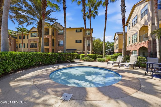 7800 POINT MEADOWS Drive 1233, Jacksonville, FL 32256