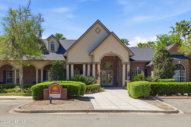 7800 POINT MEADOWS Drive 1233, Jacksonville, FL 32256