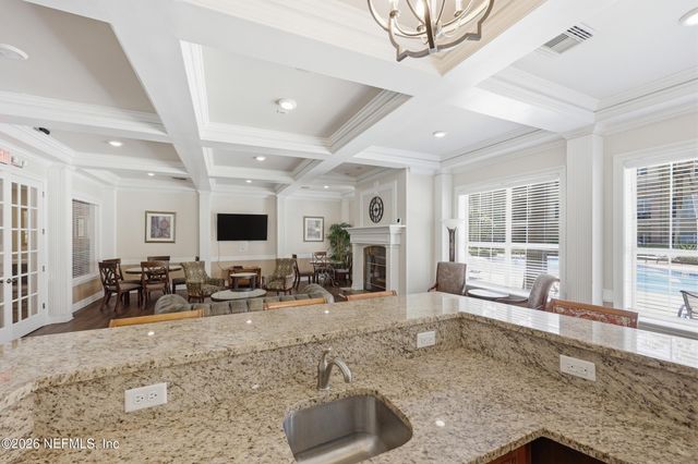 7800 POINT MEADOWS Drive 1233, Jacksonville, FL 32256