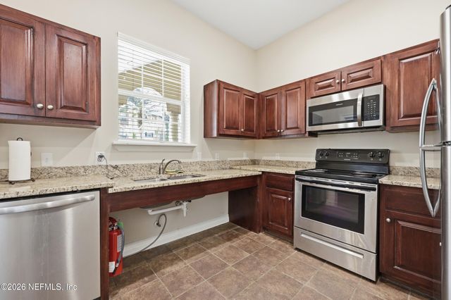 7800 POINT MEADOWS Drive 1233, Jacksonville, FL 32256