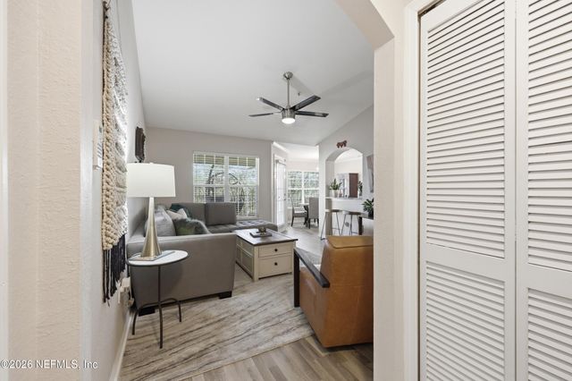 7800 POINT MEADOWS Drive 1233, Jacksonville, FL 32256